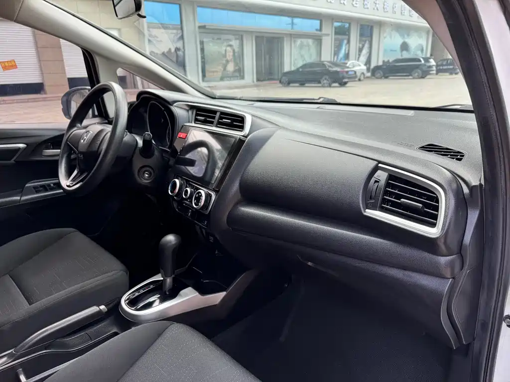 Honda Fit 2016 — фото 10
