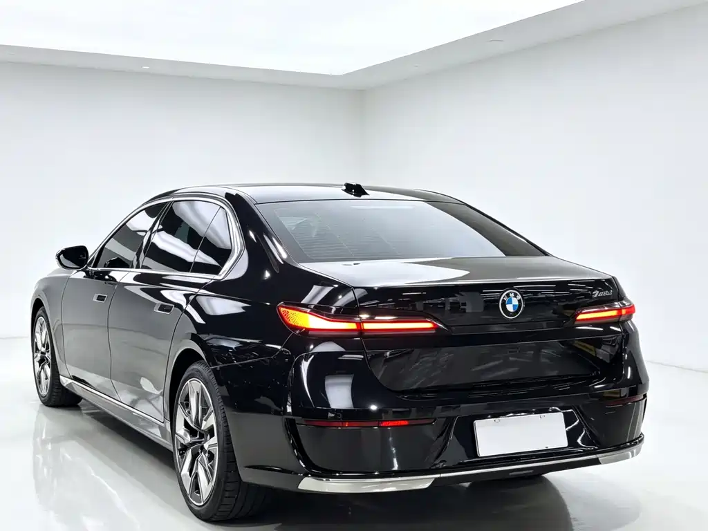 BMW 7 Series 2023 — фото 11