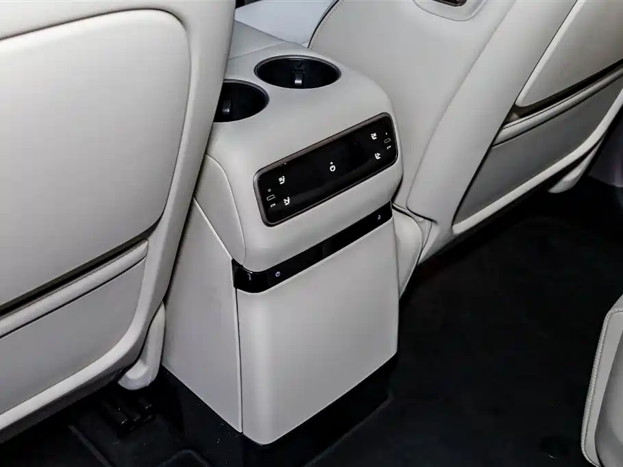 Li Auto i8 2025 — фото 13