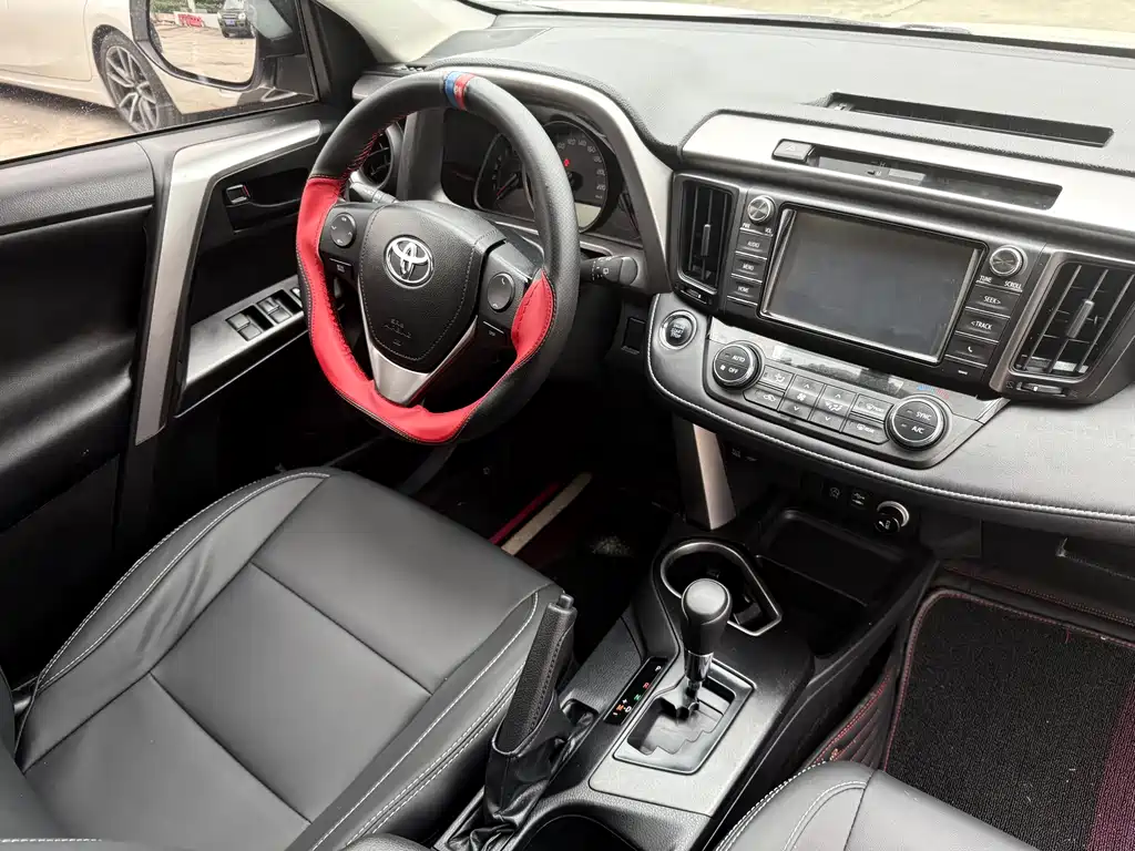 Toyota RAV4 2019 — фото 12