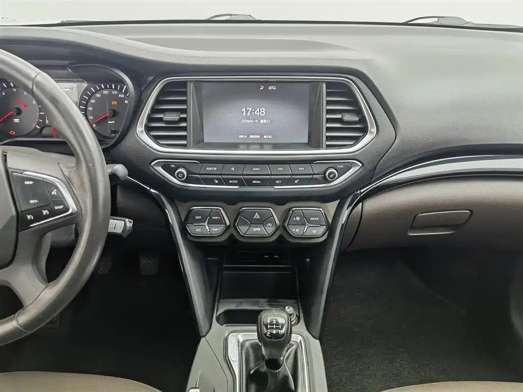 GAC Motor Trumpchi GS4 2017 — фото 12