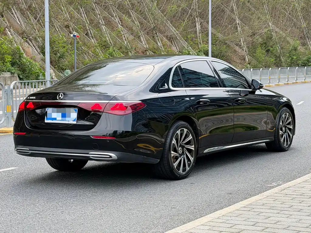 Mercedes-Benz E-Class 2024 — фото 4