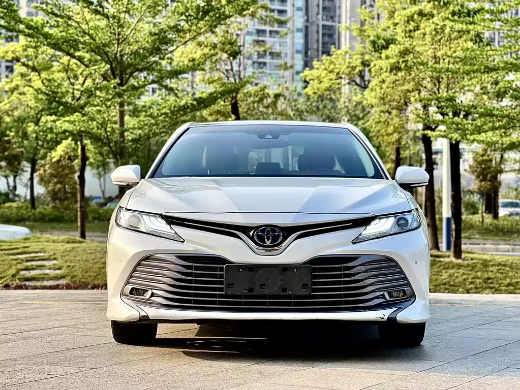 Toyota Camry 2021 — фото 2
