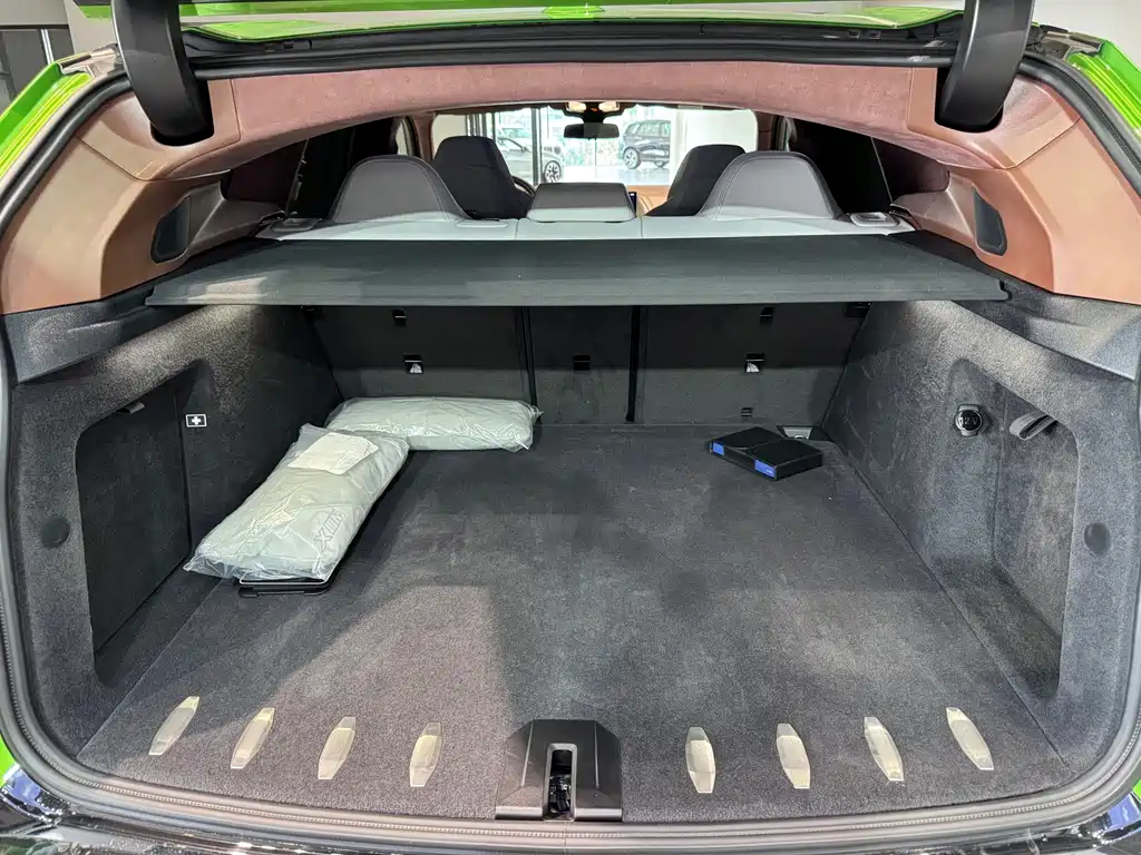BMW XM — фото 9