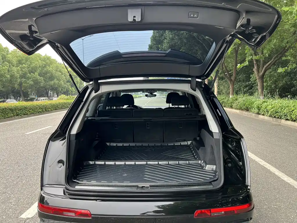 Audi Q7 2023 — фото 14