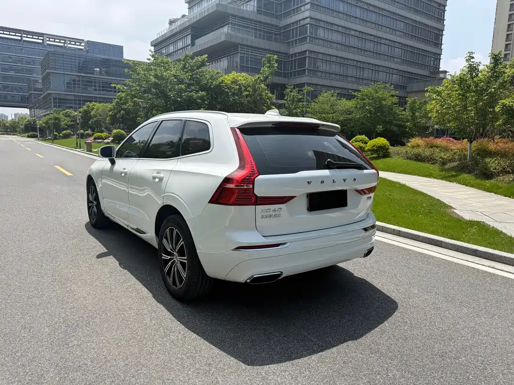 Volvo XC60 2021 — фото 5