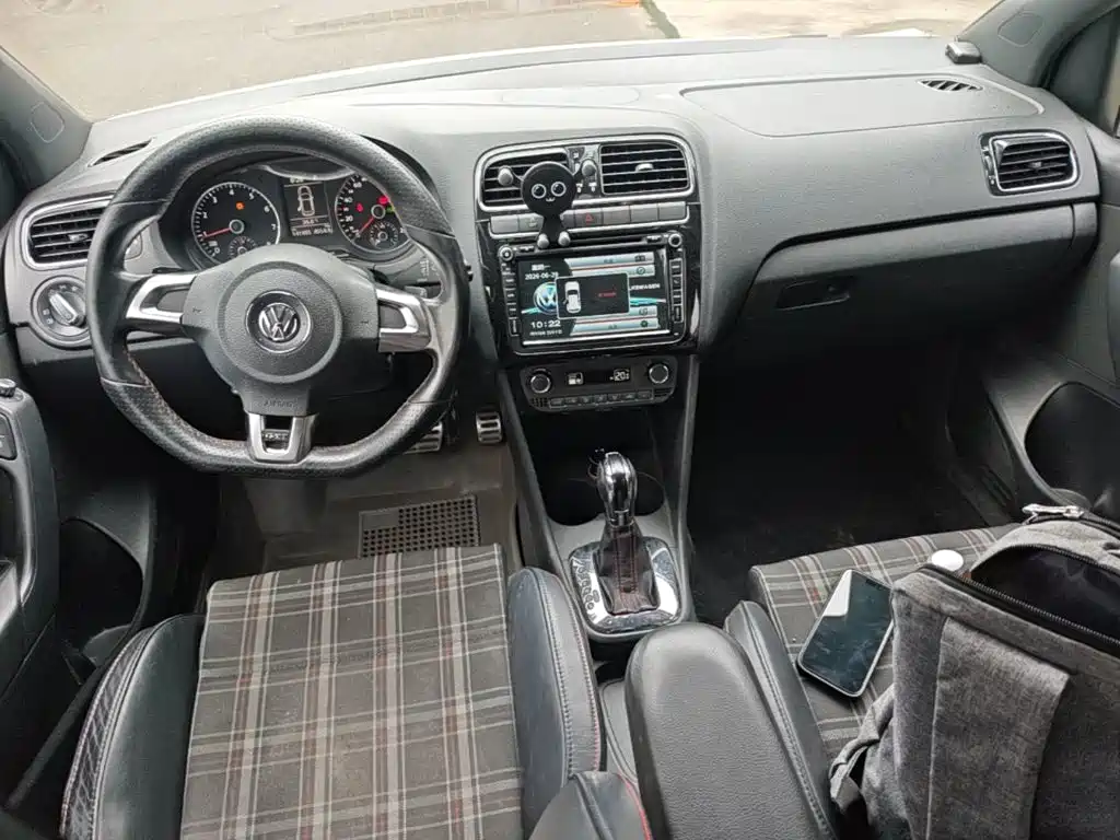 Volkswagen Polo 2015 — фото 10