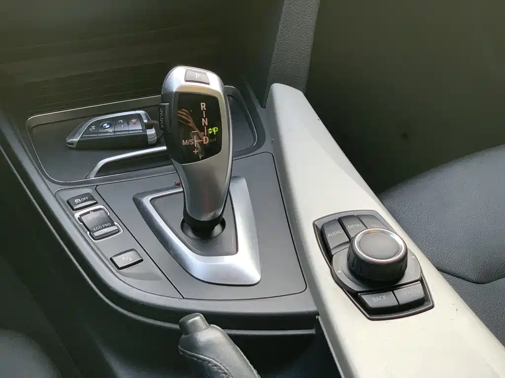 BMW 3 Series 2016 — фото 17