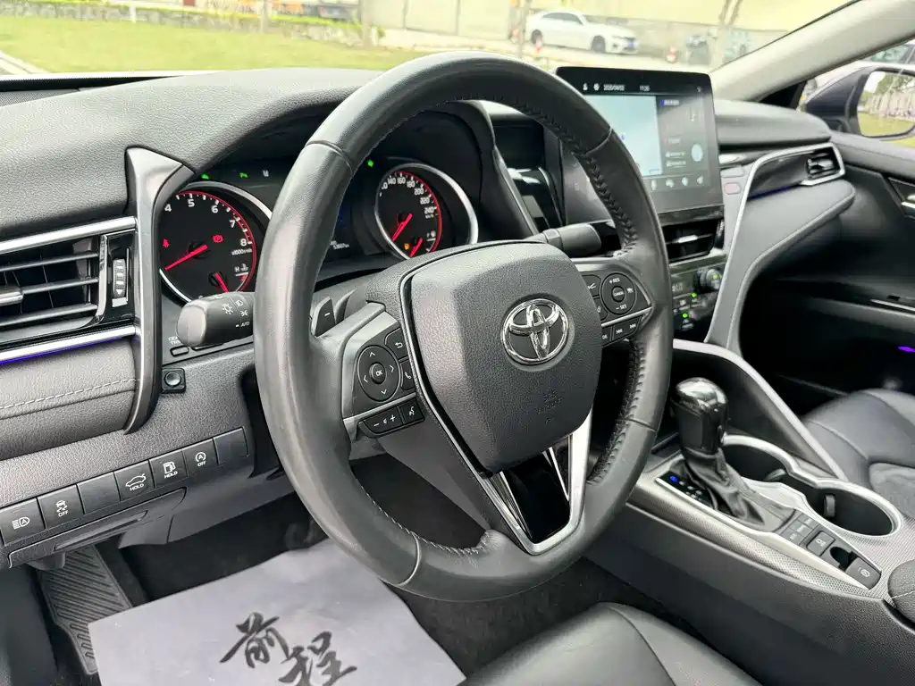 Toyota Camry 2021 — фото 16