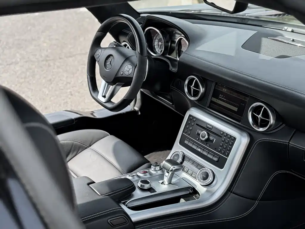 Mercedes-Benz SLS AMG 2015 — фото 6