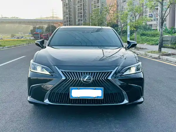 Lexus ES 2020