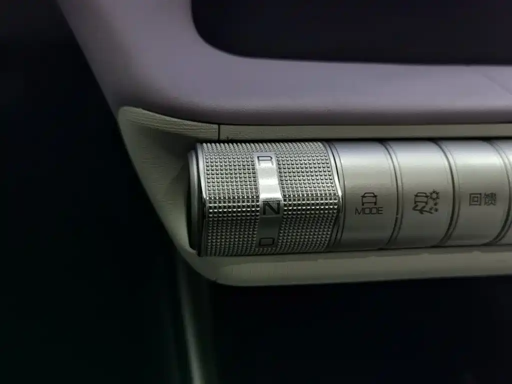 BYD Dolphin 2022 — фото 13