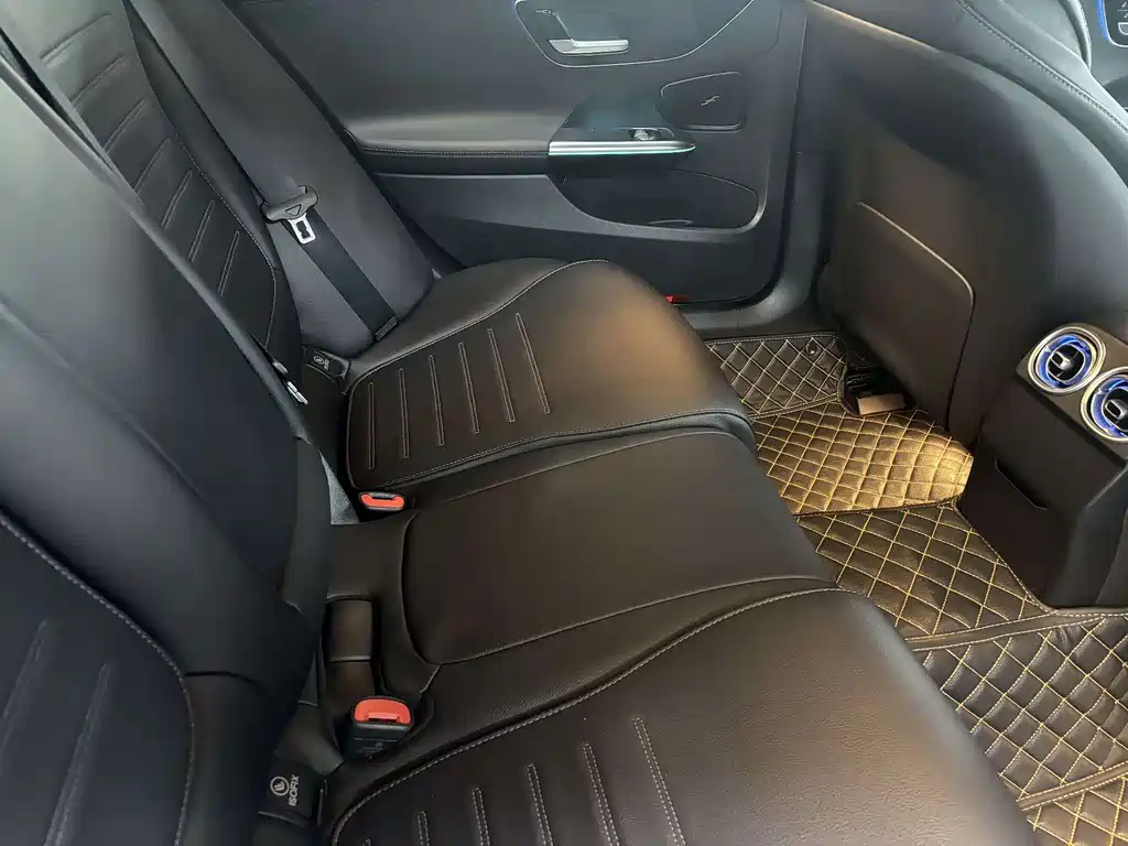 Mercedes-Benz C-Class 2022 — фото 11