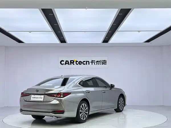Lexus ES 2021