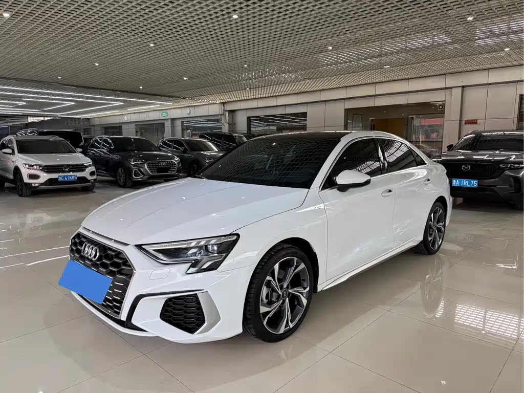 Audi A3 2023 — фото 1