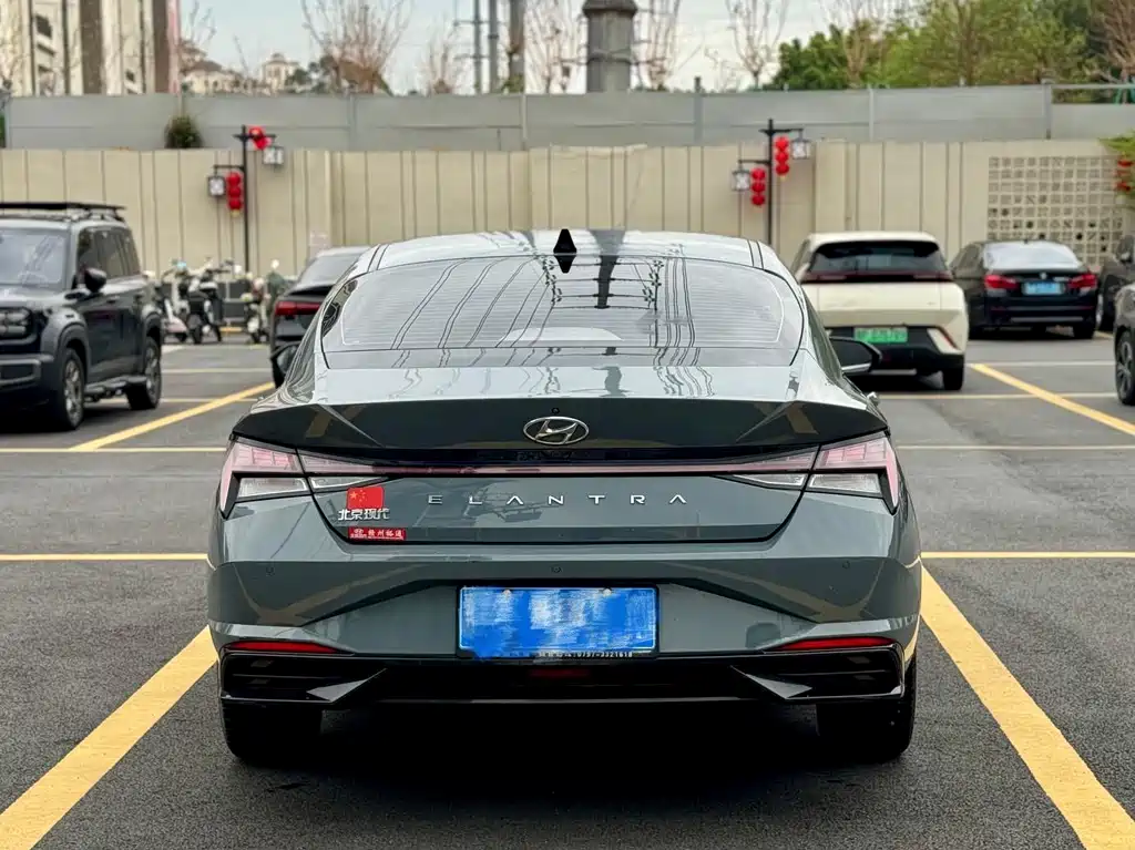Hyundai Elantra 2021 — фото 10