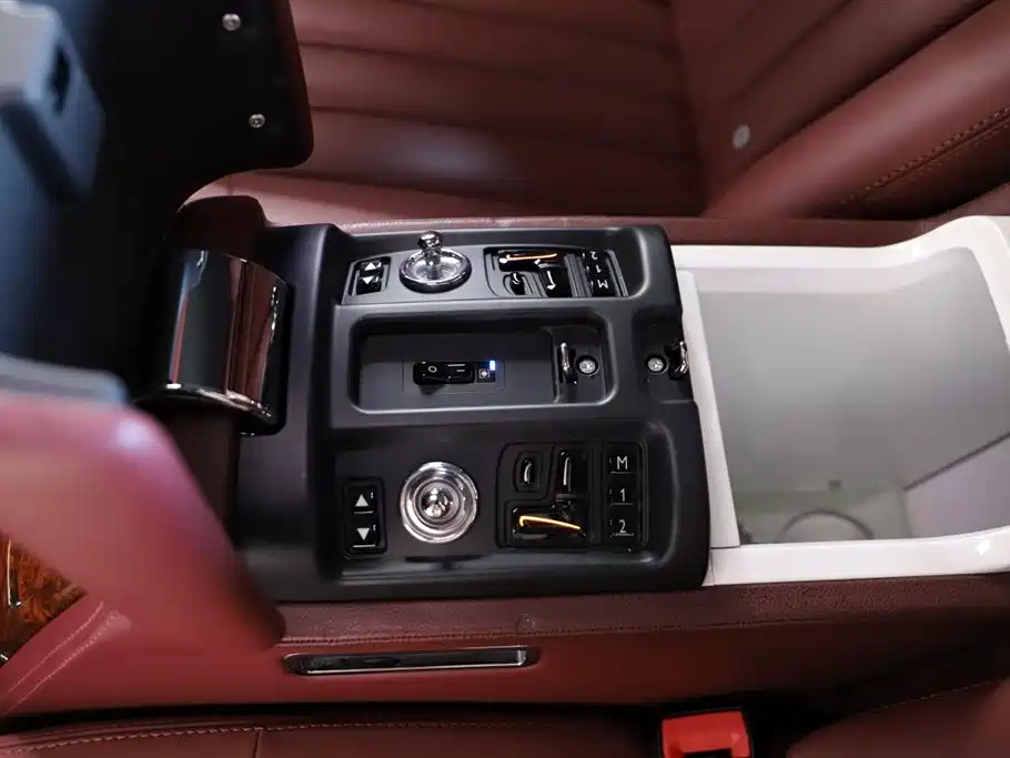 Rolls-Royce Phantom 2012 — фото 15