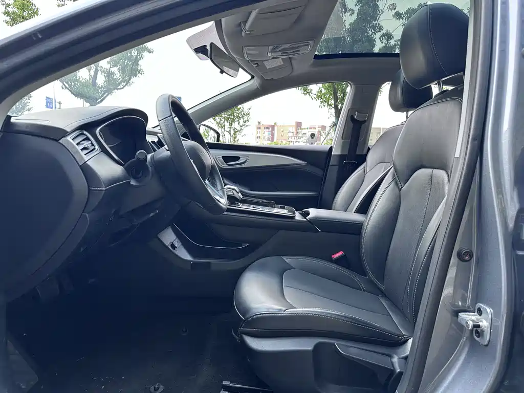 Roewe i6 MAX New Energy 2022 — фото 7