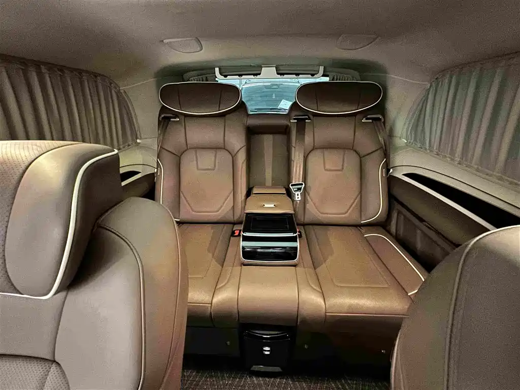 Mercedes-Benz V-Class 2024 — фото 16