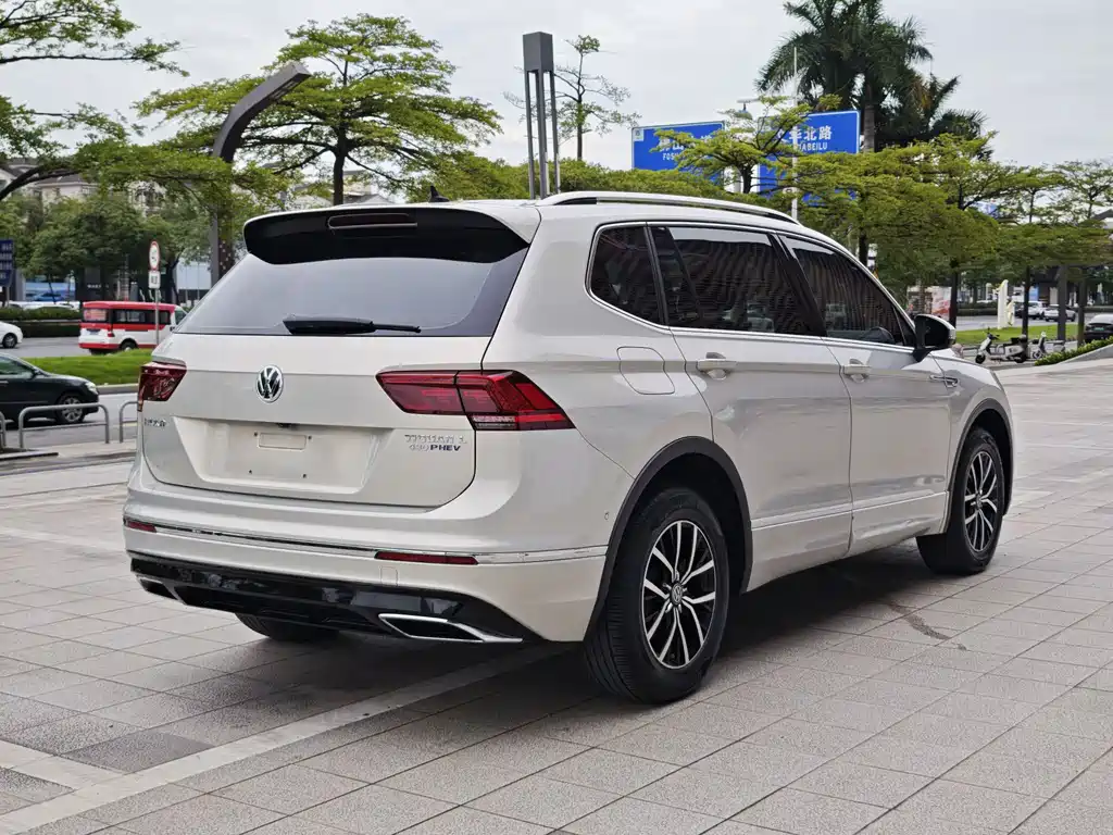 Volkswagen Tiguan L Plug-In Hybrid 2019 — фото 3