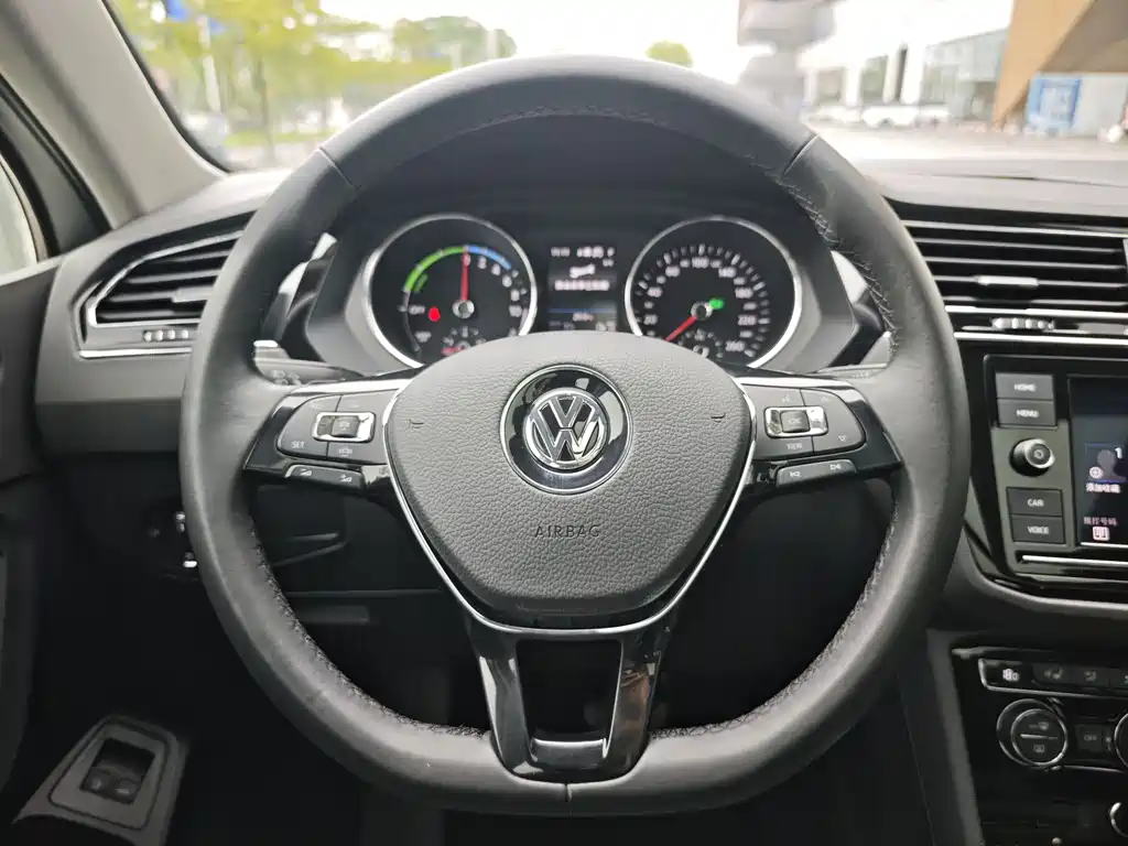 Volkswagen Tiguan L Plug-In Hybrid 2019 — фото 8
