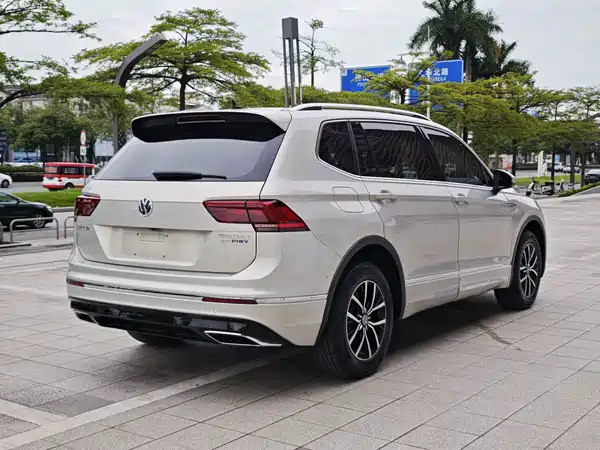 Volkswagen Tiguan L Plug-In Hybrid 2019