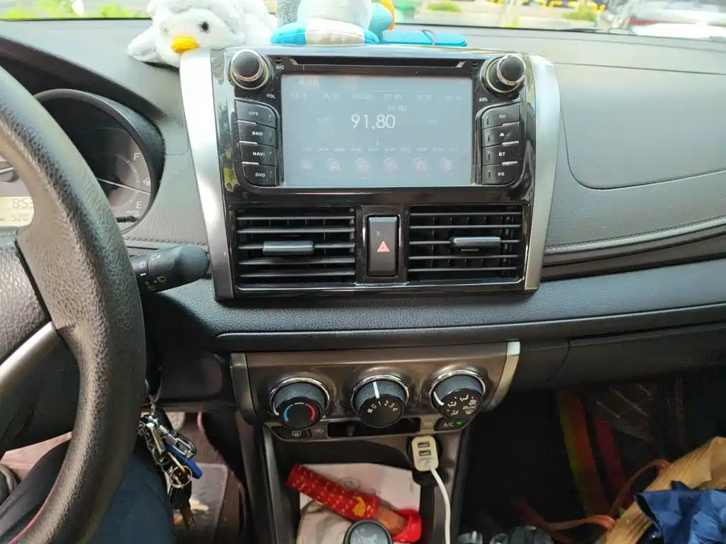 Toyota Yaris L 2015 — фото 9