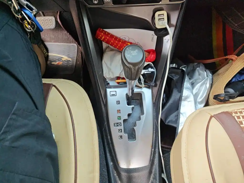 Toyota Yaris L 2015 — фото 10