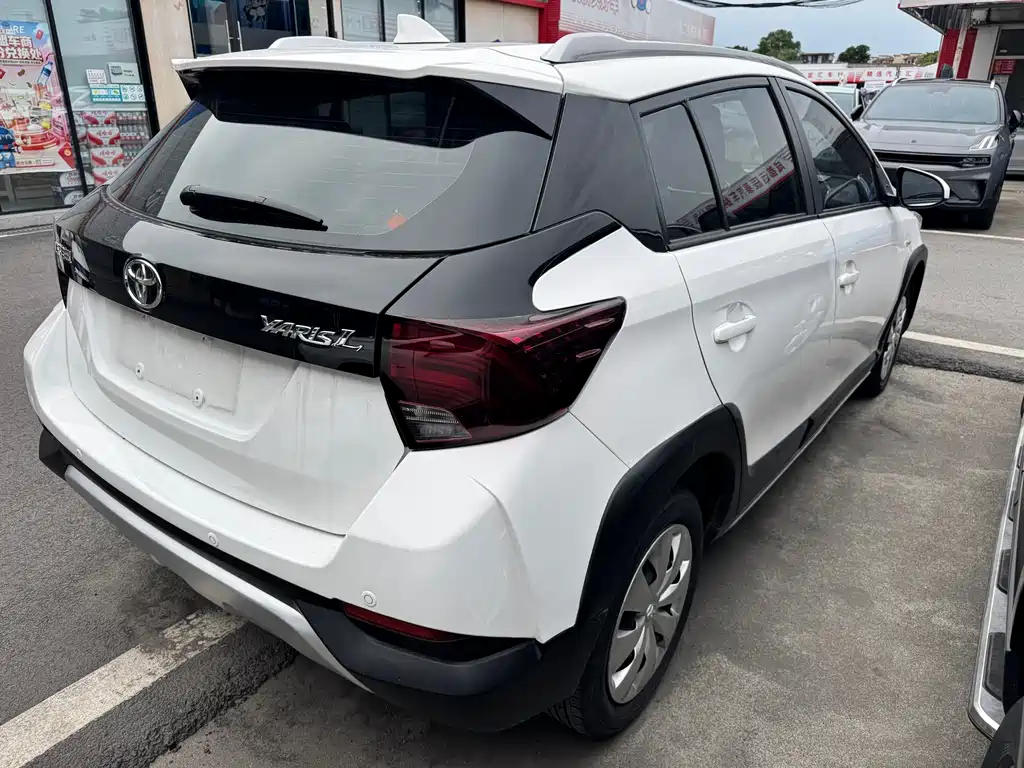 Toyota Yaris L 2022 — фото 8