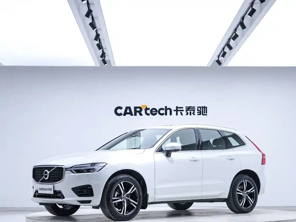 Volvo XC60 2019 — фото 1