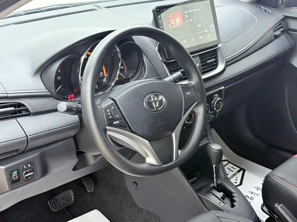 Toyota Yaris L 2022