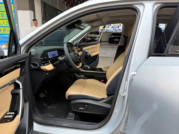 Geely Boyue L 2024