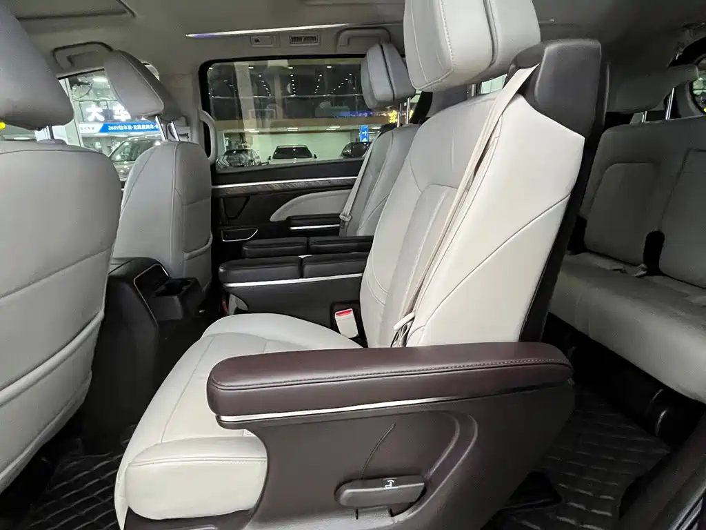 GAC Motor Trumpchi M8 2022 — фото 5