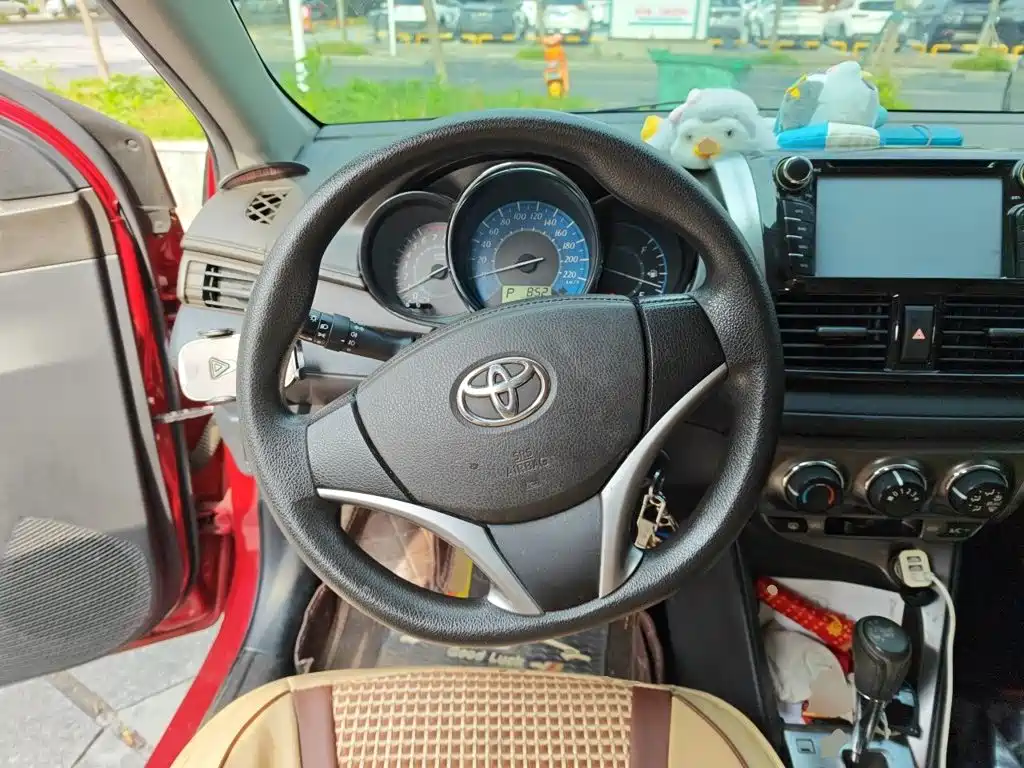 Toyota Yaris L 2015 — фото 6