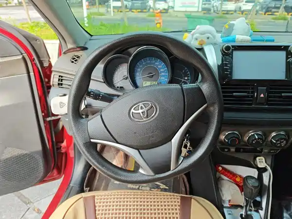 Toyota Yaris L 2015