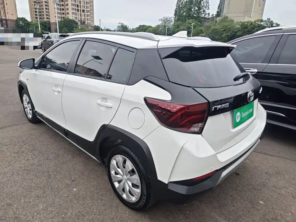 Toyota Yaris L 2023 — фото 5