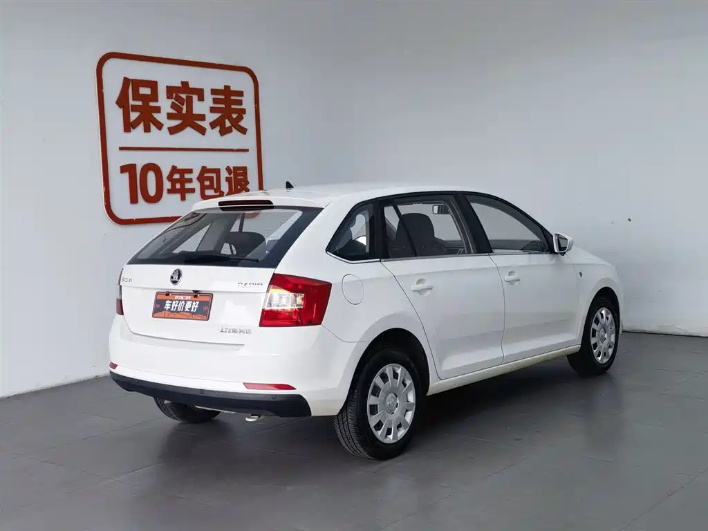 Skoda Rapid Spaceback 2017 — фото 2
