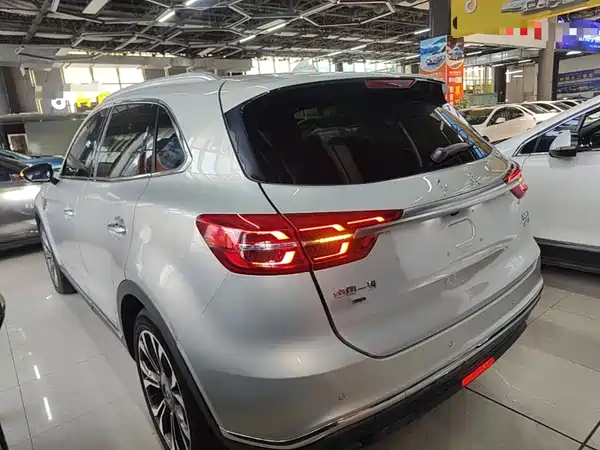 Hongqi HS5 2021