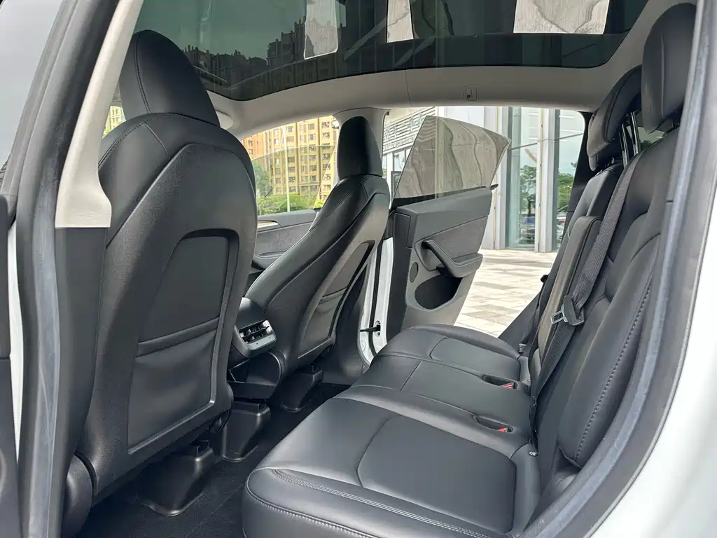 Tesla Model Y 2023 — фото 10