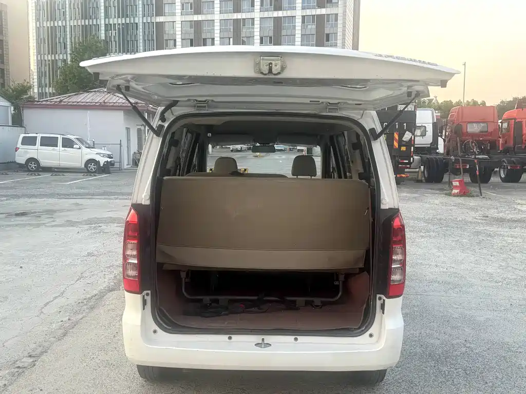 Wuling Hongguang V 2020 — фото 12