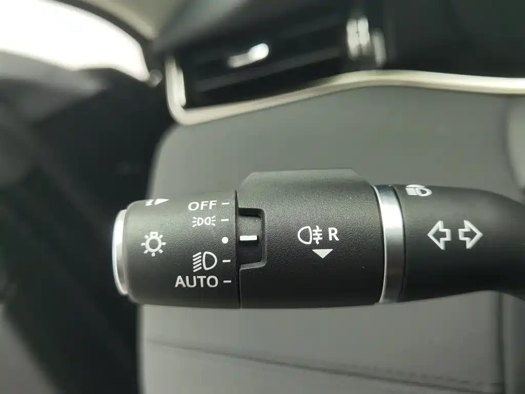 Land Rover Evoque 2023 — фото 21