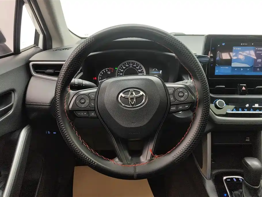 Toyota Corolla Cross 2022 — фото 15