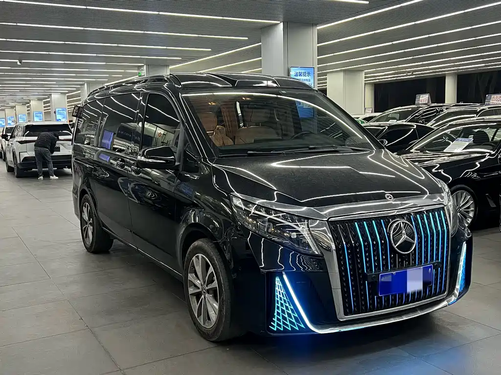 Mercedes-Benz V-Class 2023 — фото 3