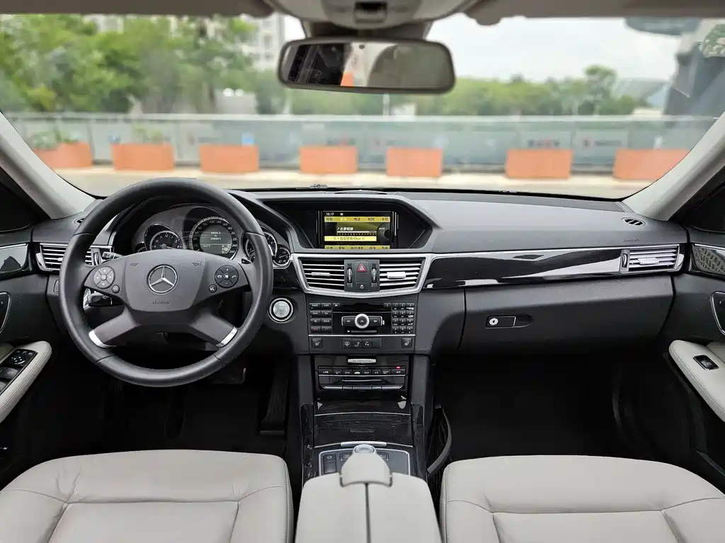 Mercedes-Benz E-Class 2010 — фото 13