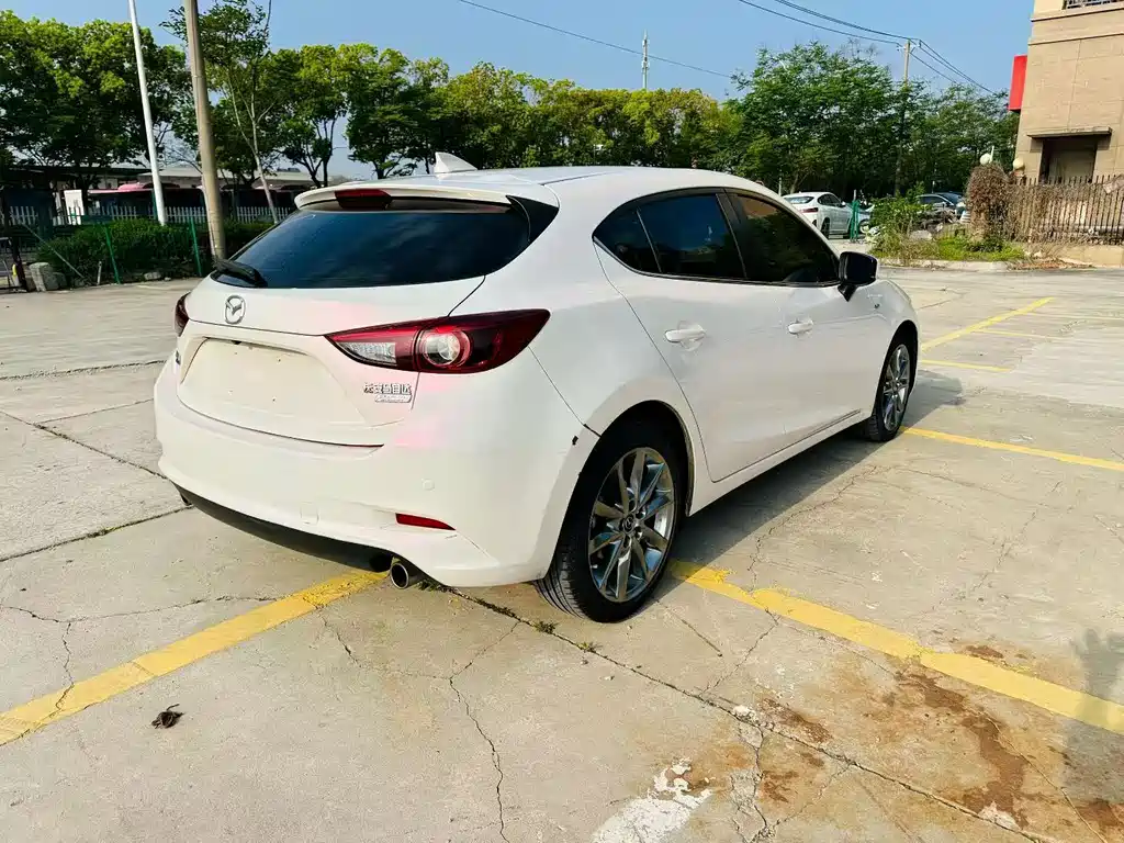 Mazda 3 Axela 2018 — фото 7
