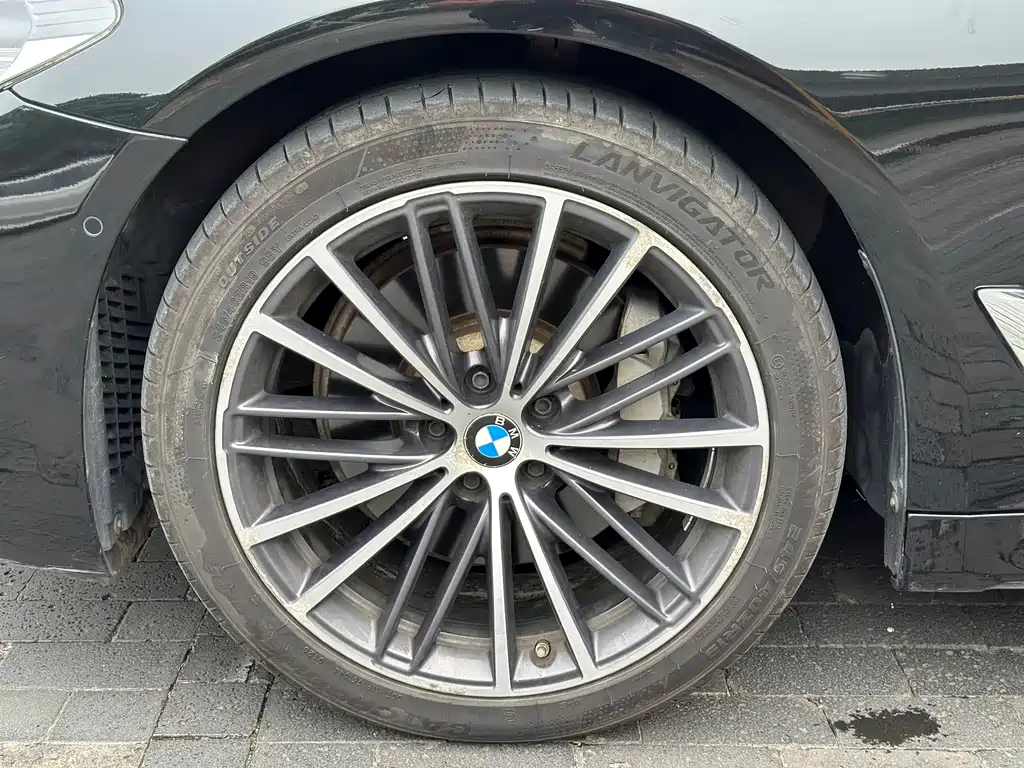 BMW 5 Series 2019 — фото 21