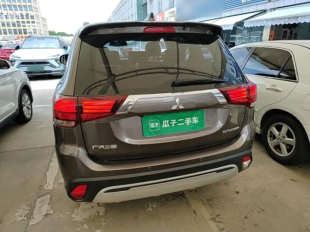 Mitsubishi Outlander 2019 — фото 6