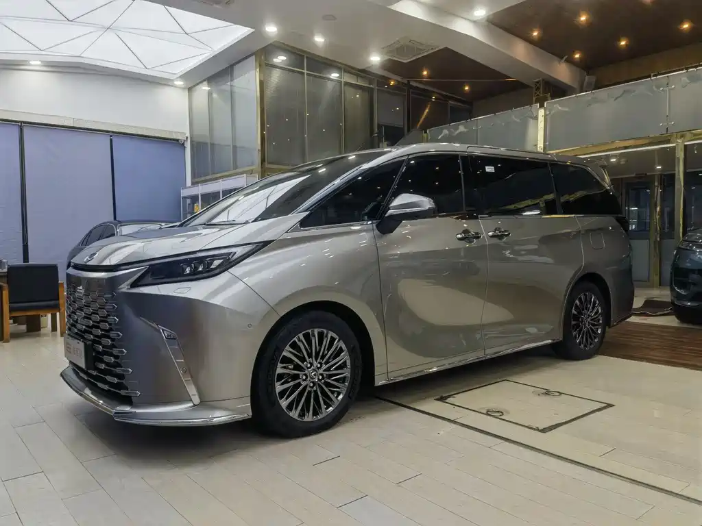 Lexus LM 2024