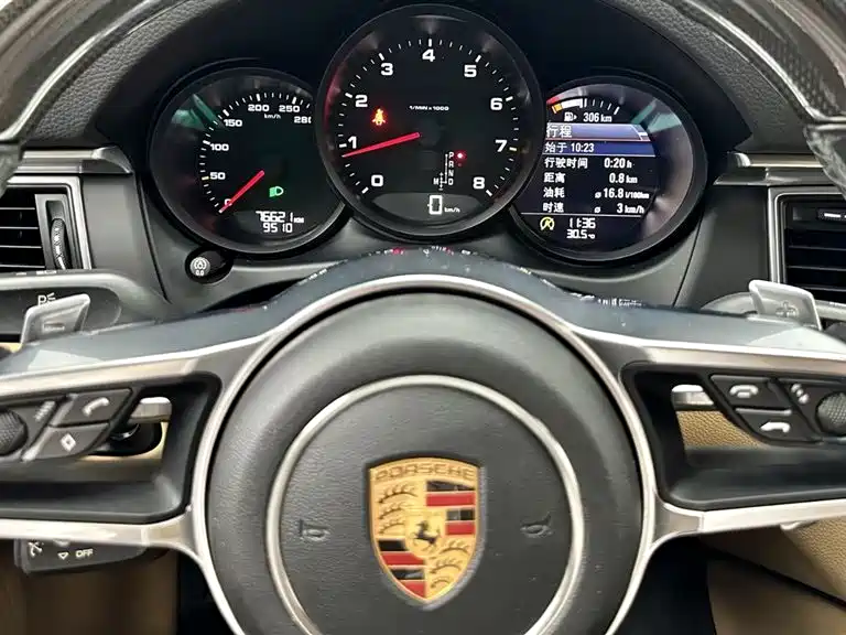 Porsche Macan 2017 — фото 10