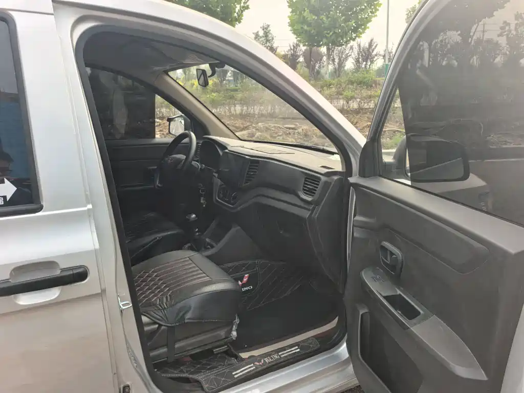 Wuling Hongguang V 2025